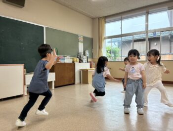 みんなで、むっくりくまさんをしたよ（ばら組）